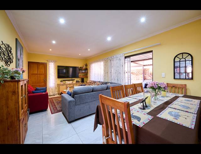3 BEDROOM TOWNHOUSE FOR SALE IN HALFWAY GARDENS